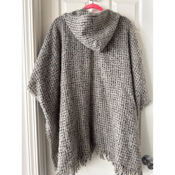 Quagga Dove Feathers Hooded Ruana for Ladies Poncho Sweater - Picture 8 of 9